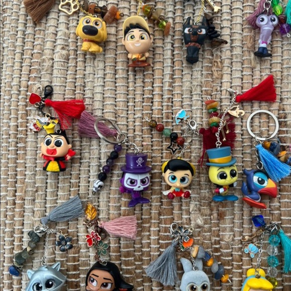 ✨🩵 Disney character keychain handmade disney Doorable keychain purse charm - Picture 7 of 7
